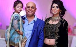 Ali Azmat family pictures with his wife and daughters